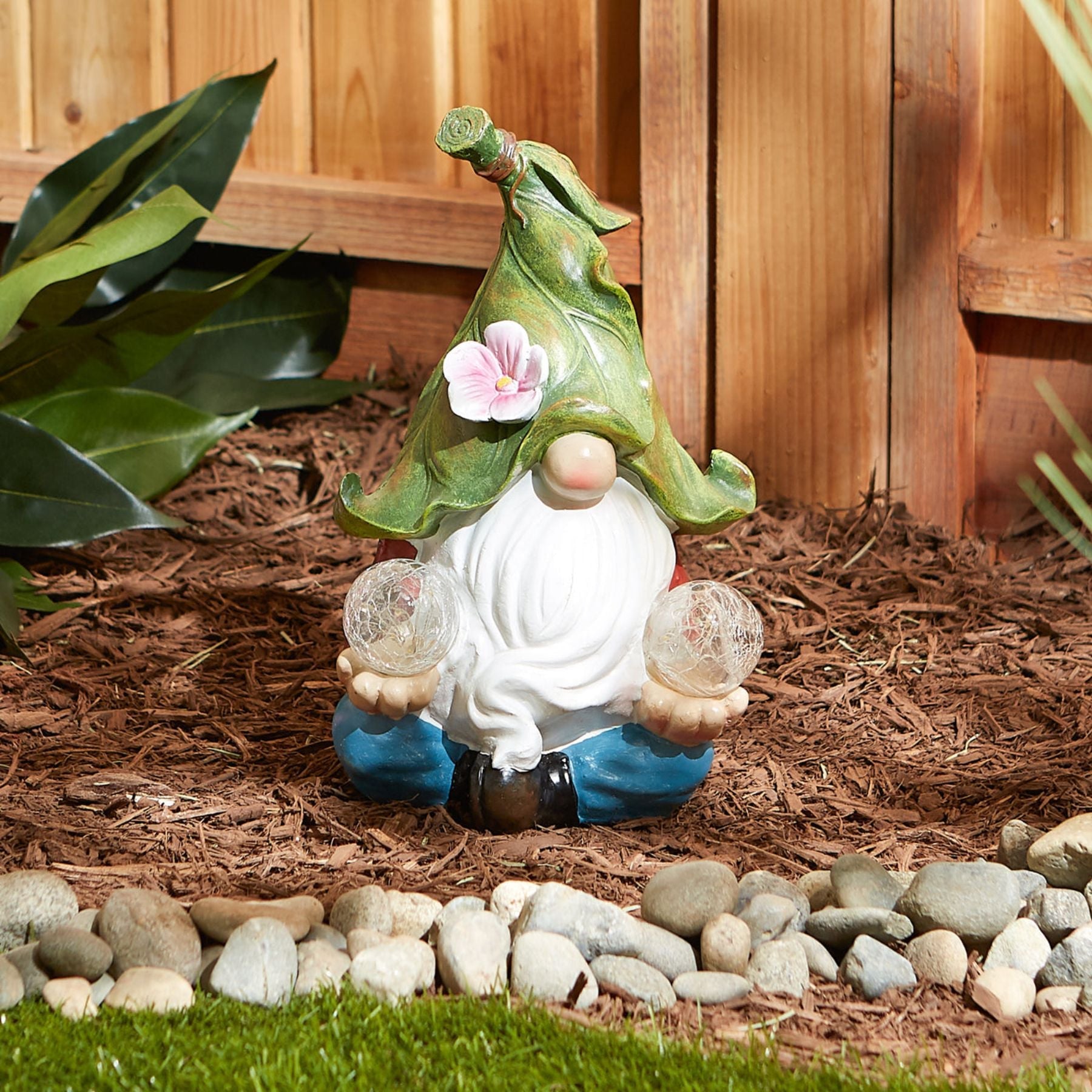 Gnome Meditating Solar Statue - Saunni Bee - Sculptures & Statues