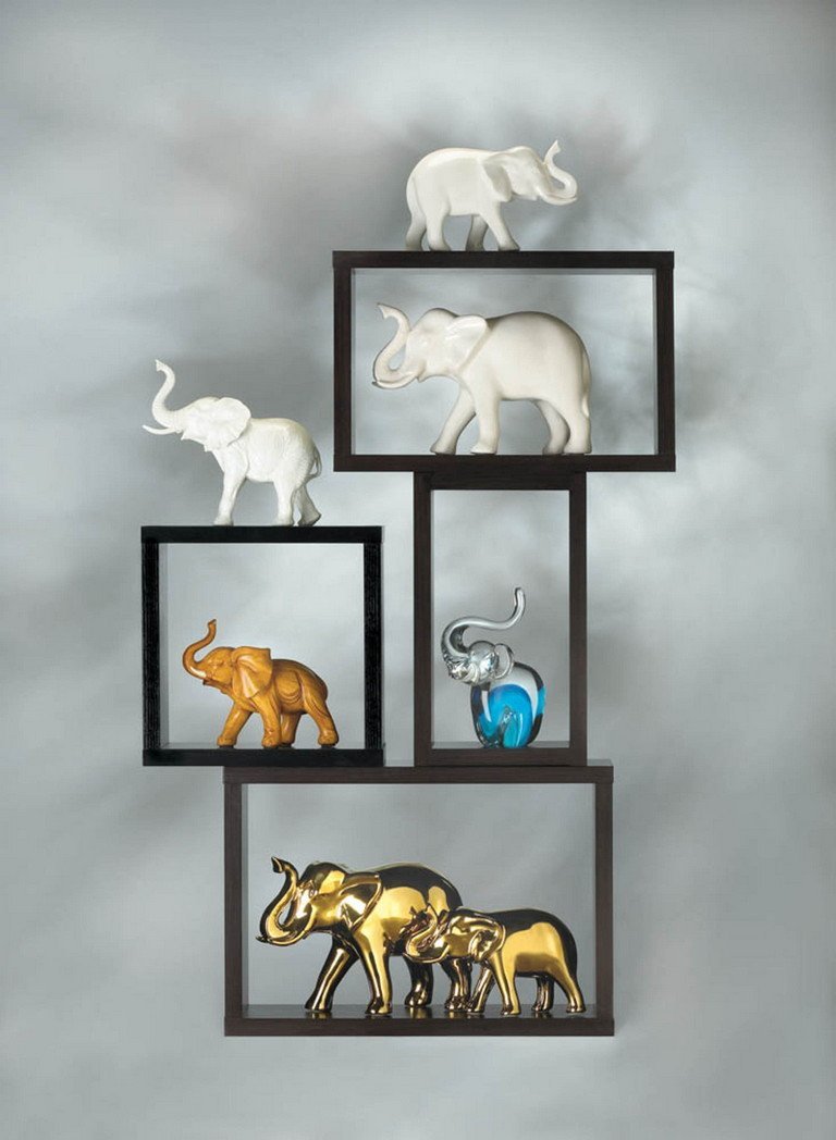 Lucky Trumpeting Elephant Figuringes